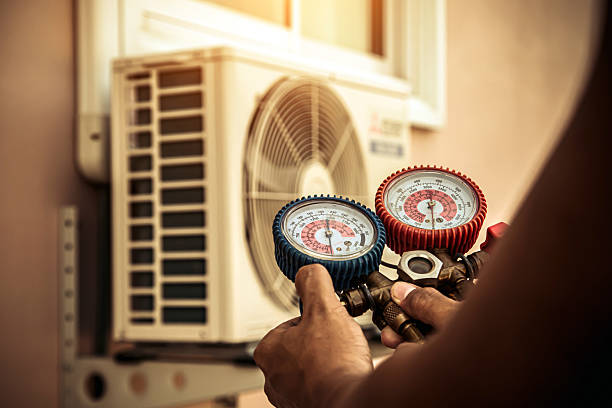 Professional Hvac technician working in Saint Rose, LA